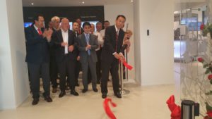 Itaru Watanabe inaugura la Demo & Training Room per Mitsubishi Electric Factory Automation.