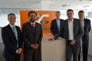 Dopo la firma dell'accordo (f.l.t.r.): Ulrich Haag, Stefan Frühauf (BoschGroup) e Dirk van Vinckenroye, Jörg Timmermann e Jochen Rafalzik(Weidmüller Group).