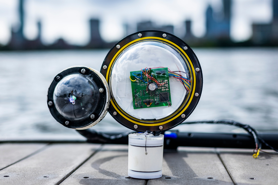 Gli ingegneri del MIT costruiscono una telecamera subacquea wireless senza  batterie